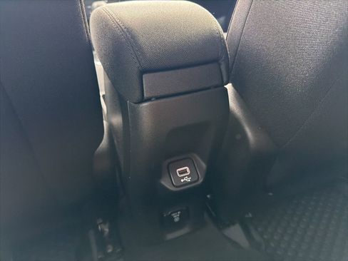 Used 2018 Jeep Renegade Latitude w/ UConnect 8.4 Nav Group image 35