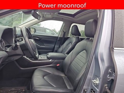 Used 2022 Toyota Highlander XLE AWD/4WD image 6