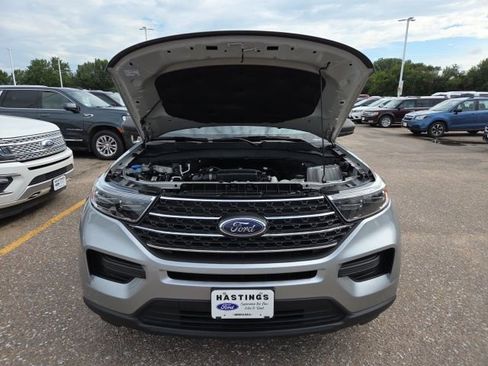 Used 2022 Ford Explorer XLT image 11