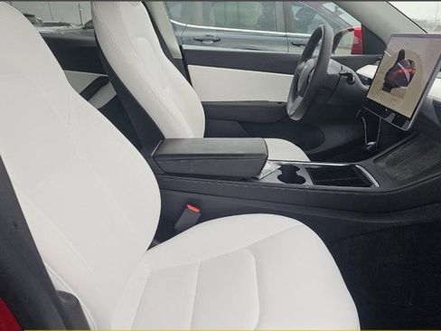 Used 2022 Tesla Model Y Performance image 5