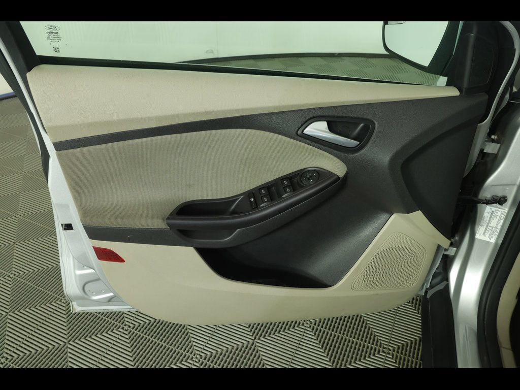 Used 2013 Ford Focus SE FWD image 11