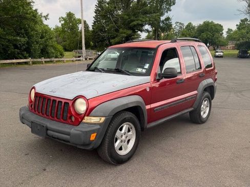 Used 2007 Jeep Liberty Sport AWD/4WD image 2