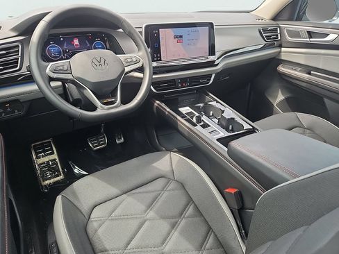 Used 2024 Volkswagen Atlas Peak Edition SEL AWD/4WD image 11