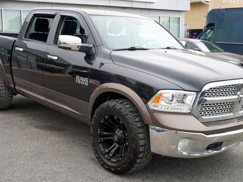 Used 2018 RAM 1500 Laramie w/ Convenience Group AWD/4WD image 8