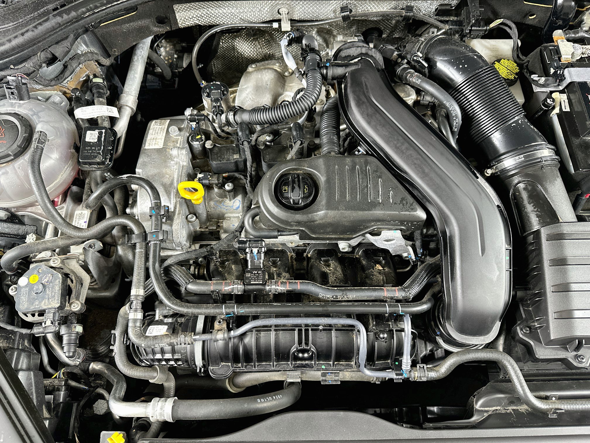 Used 2025 Volkswagen Jetta SE FWD image 32