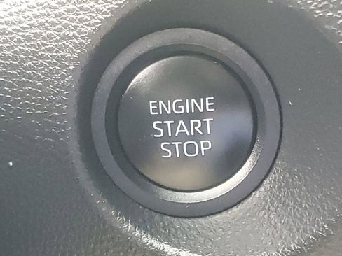 Used 2025 Toyota Corolla Cross XLE AWD/4WD image 31