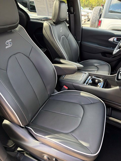 Certified 2025 Chrysler Pacifica Limited AWD/4WD image 18