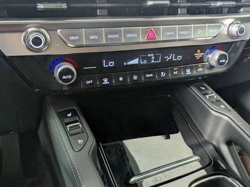 Used 2024 Kia Telluride EX w/ EX Captain's Chair Package FWD image 19