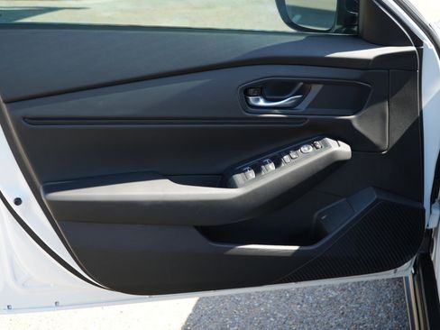 Used 2025 Honda Accord SE image 13