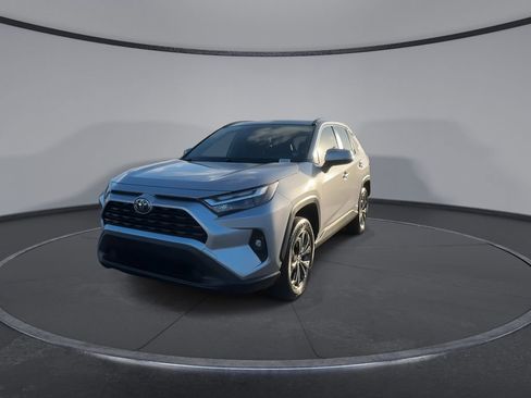 Used 2023 Toyota RAV4 XLE Premium AWD/4WD image 4