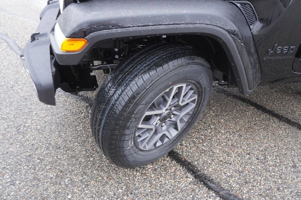 New 2025 Jeep Wrangler Unlimited Sahara w/ Safety Group AWD/4WD image 9