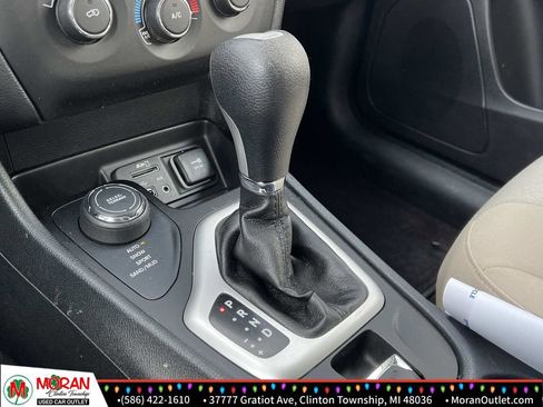 Used 2016 Jeep Cherokee Sport image 25