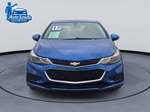 Used 2017 Chevrolet Cruze LT FWD image 4