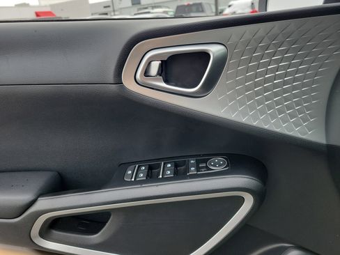 Used 2025 Kia Soul LX w/ LX Technology Package image 17