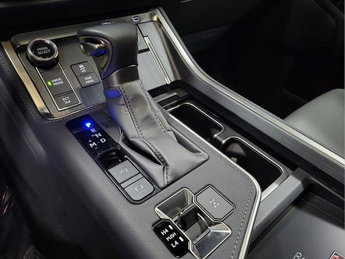 Used 2025 Lexus GX 550 w/ Accessory Package (2T) image 19