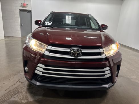 Used 2019 Toyota Highlander XLE AWD/4WD image 7
