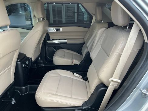 Used 2023 Ford Explorer Limited w/ Limited Technology Package RWD image 15