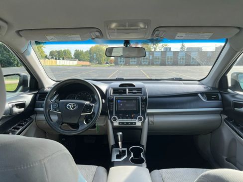 Used 2014 Toyota Camry LE image 29