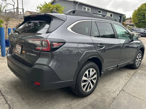 Used 2025 Subaru Outback Premium AWD/4WD image 5