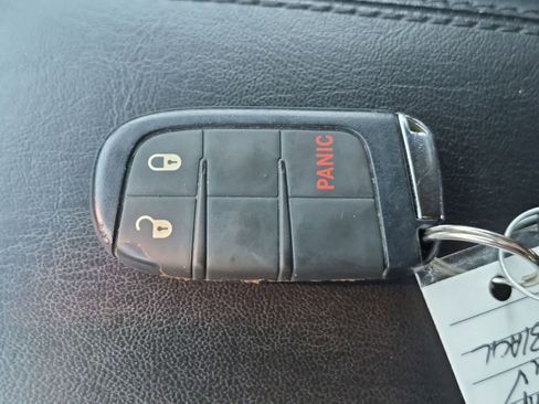 Used 2024 Jeep Compass Latitude AWD/4WD image 33