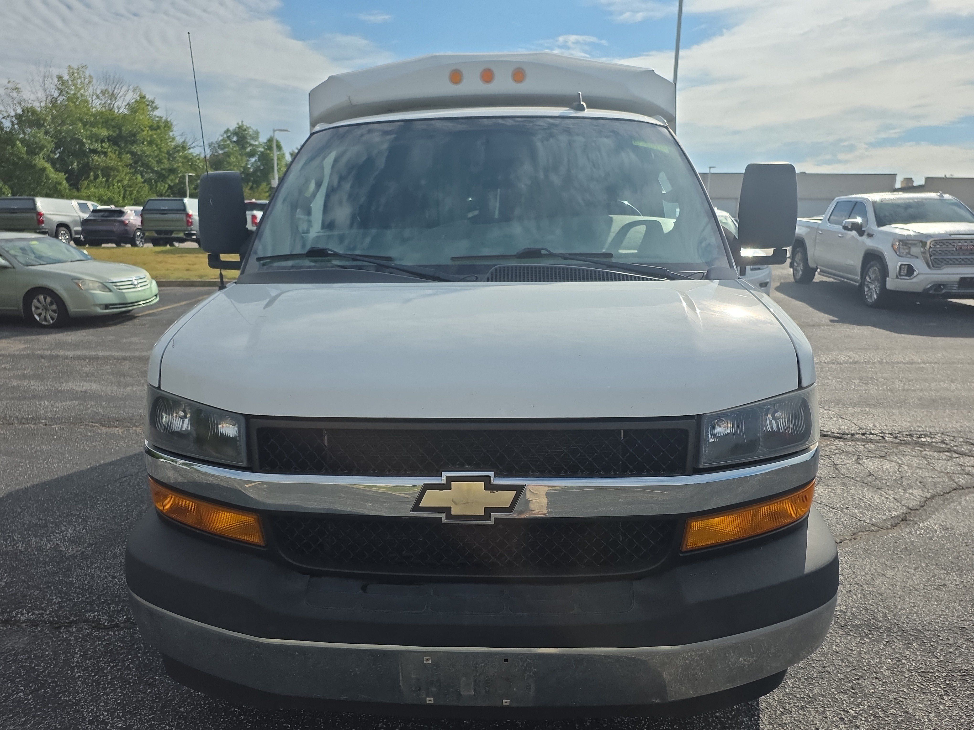 Used 2019 Chevrolet Express 3500 w/ Power Convenience Package RWD image 9