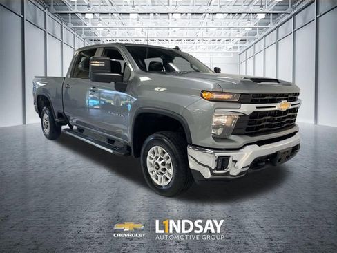 Used 2025 Chevrolet Silverado 2500 LT w/ Convenience Package AWD/4WD image 2