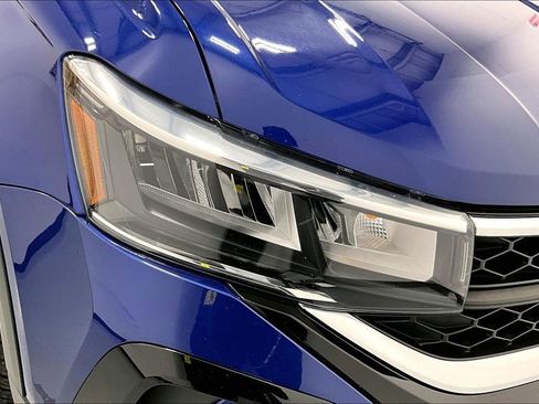 Used 2024 Volkswagen Taos SE image 38