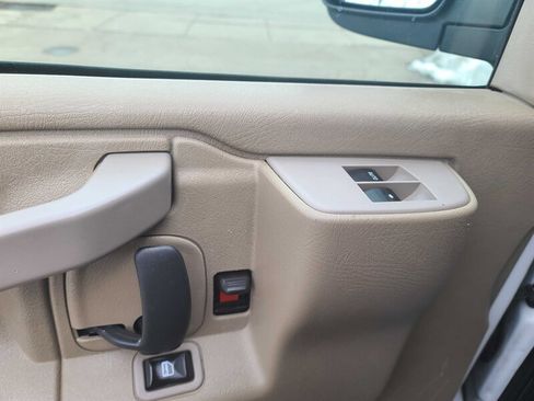 Used 2017 GMC Savana 2500 Extended image 22