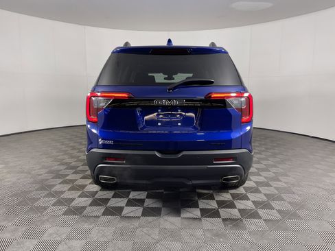 Used 2023 GMC Acadia SLE w/ Driver Convenience Package image 4