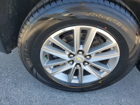 Used 2022 Chevrolet Traverse LT image 32