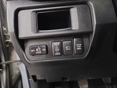 Used 2019 Toyota Tacoma TRD Off-Road image 23