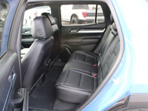 Used 2025 GMC Terrain Elevation w/ Elevation Premium Package FWD image 17