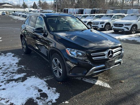 Used 2018 Mercedes-Benz GLC 300 4MATIC image 4
