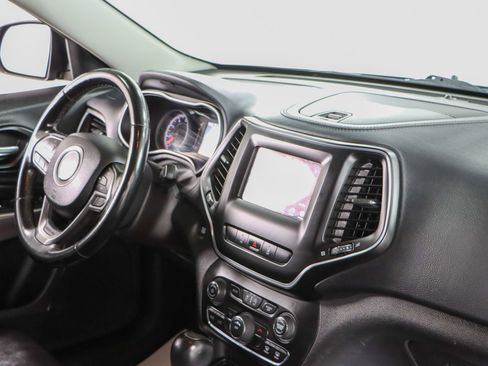 Used 2021 Jeep Cherokee Latitude Plus FWD image 25