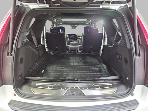 Used 2022 Cadillac Escalade Sport Platinum w/ LPO, ONYX Package image 17