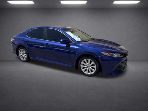 Used 2018 Toyota Camry LE FWD image 13