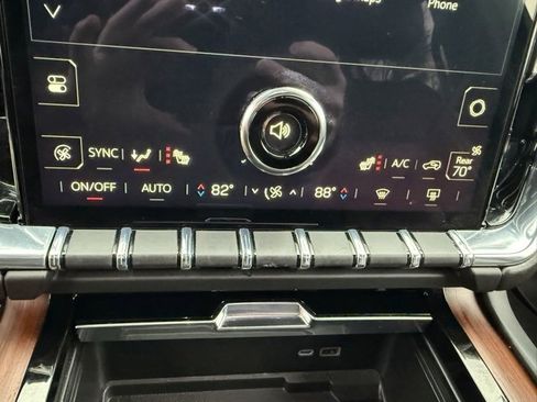 Used 2025 GMC Yukon Denali image 13