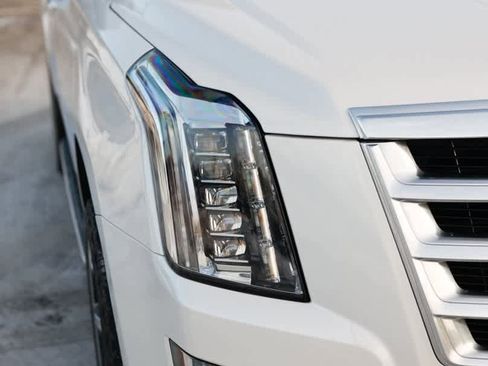 Used 2016 Cadillac Escalade ESV Luxury image 10