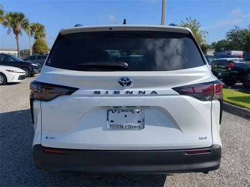 New 2026 Toyota Sienna XLE image 5
