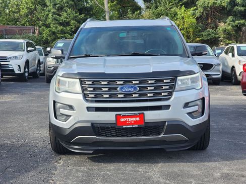Used 2017 Ford Explorer XLT w/ Equipment Group 202A image 2