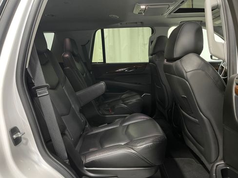 Used 2019 Cadillac Escalade Premium Luxury image 33
