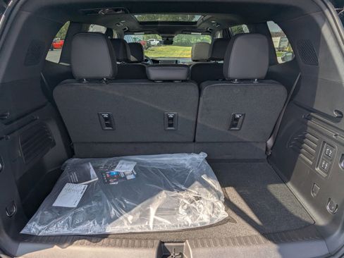 New 2025 GMC Acadia Denali w/ Super Cruise Package image 5