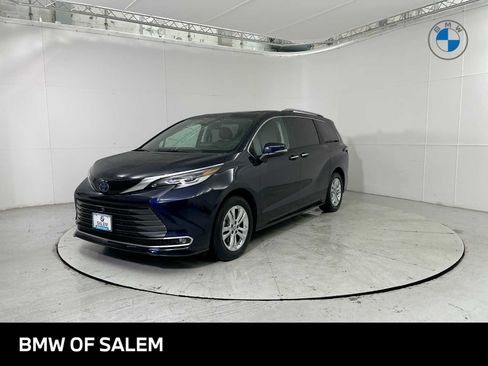 Used 2023 Toyota Sienna Platinum image 1