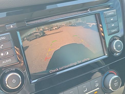 Used 2019 Nissan Rogue S FWD image 24