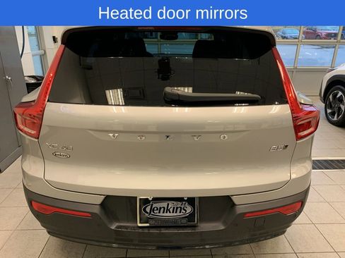 Used 2025 Volvo XC40 B5 Plus image 13