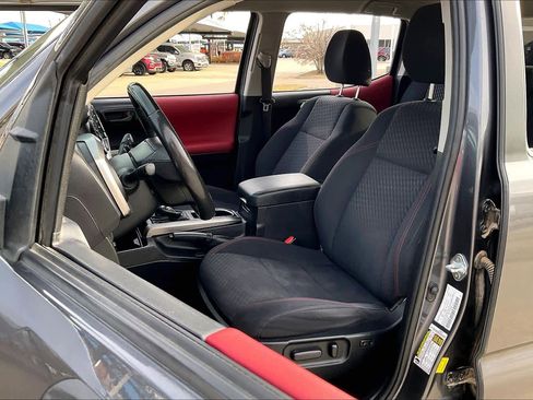 Used 2021 Toyota Tacoma SR5 image 7
