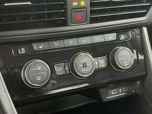 Used 2024 Volkswagen Jetta SE FWD image 34