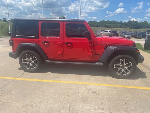 Used 2024 Jeep Wrangler Unlimited Sport AWD/4WD image 4