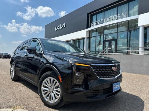 Used 2024 Cadillac XT4 Luxury FWD image 1