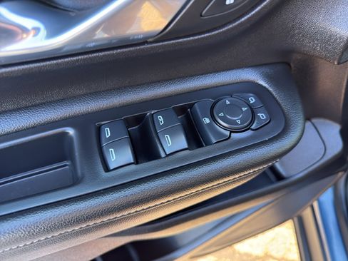 Used 2024 GMC Terrain SLE image 12